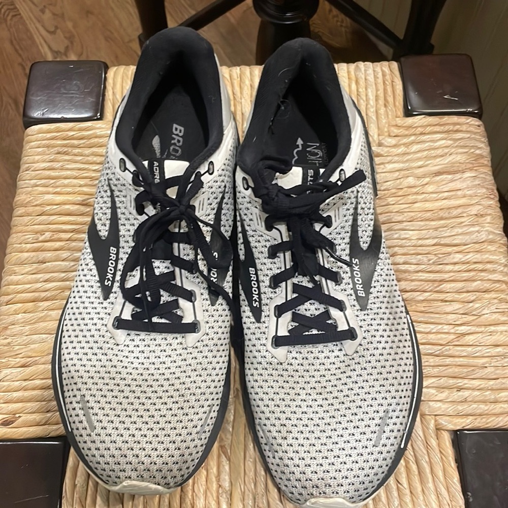 Men’s brooks Size 11